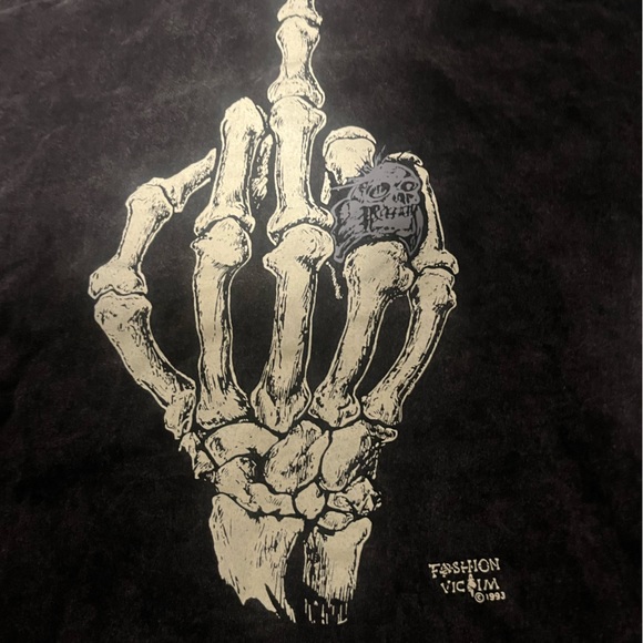 - Gallery dept middle finger skeleton Tee - Picture 2 of 7